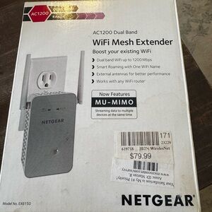 NETGEAR AC1200 WiFi Mesh Extender - Gray and White